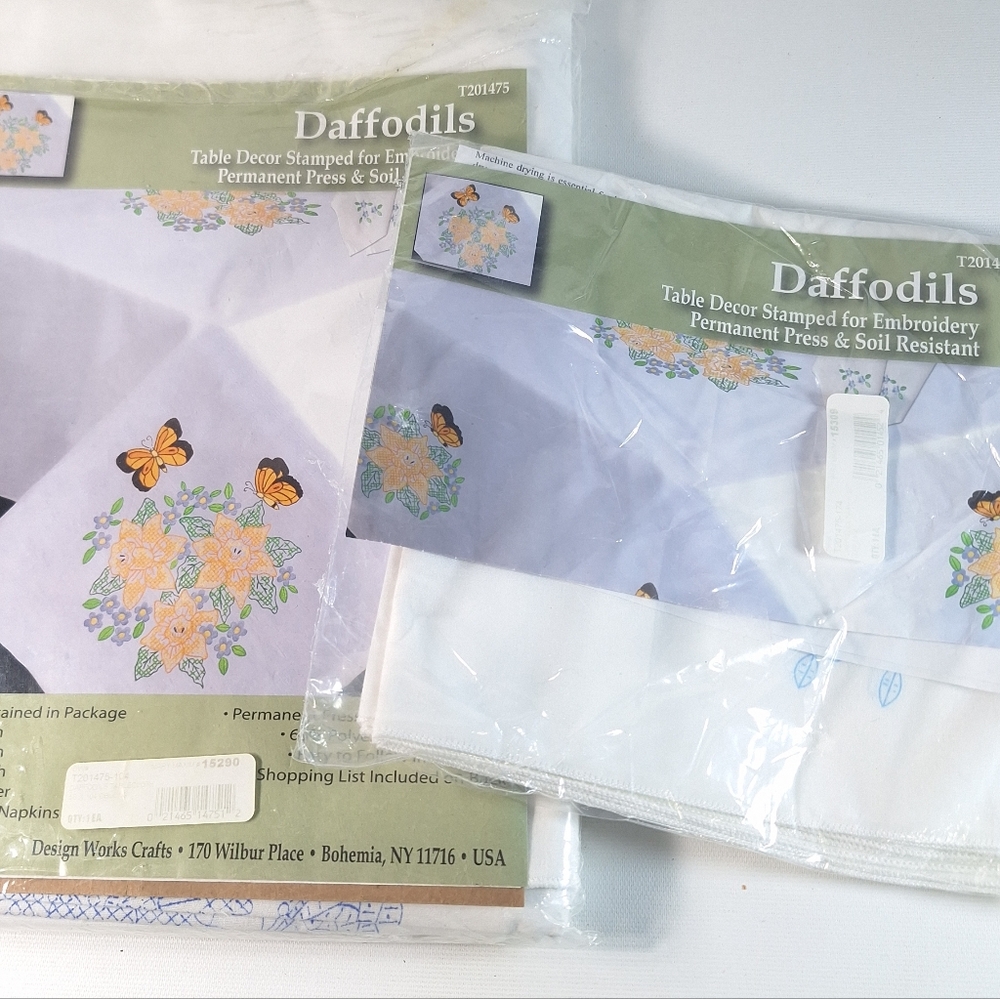 Vintage Daffodils Stamped Embroidery Tablecloth 58" x 104" & 4 Napkins Tobin